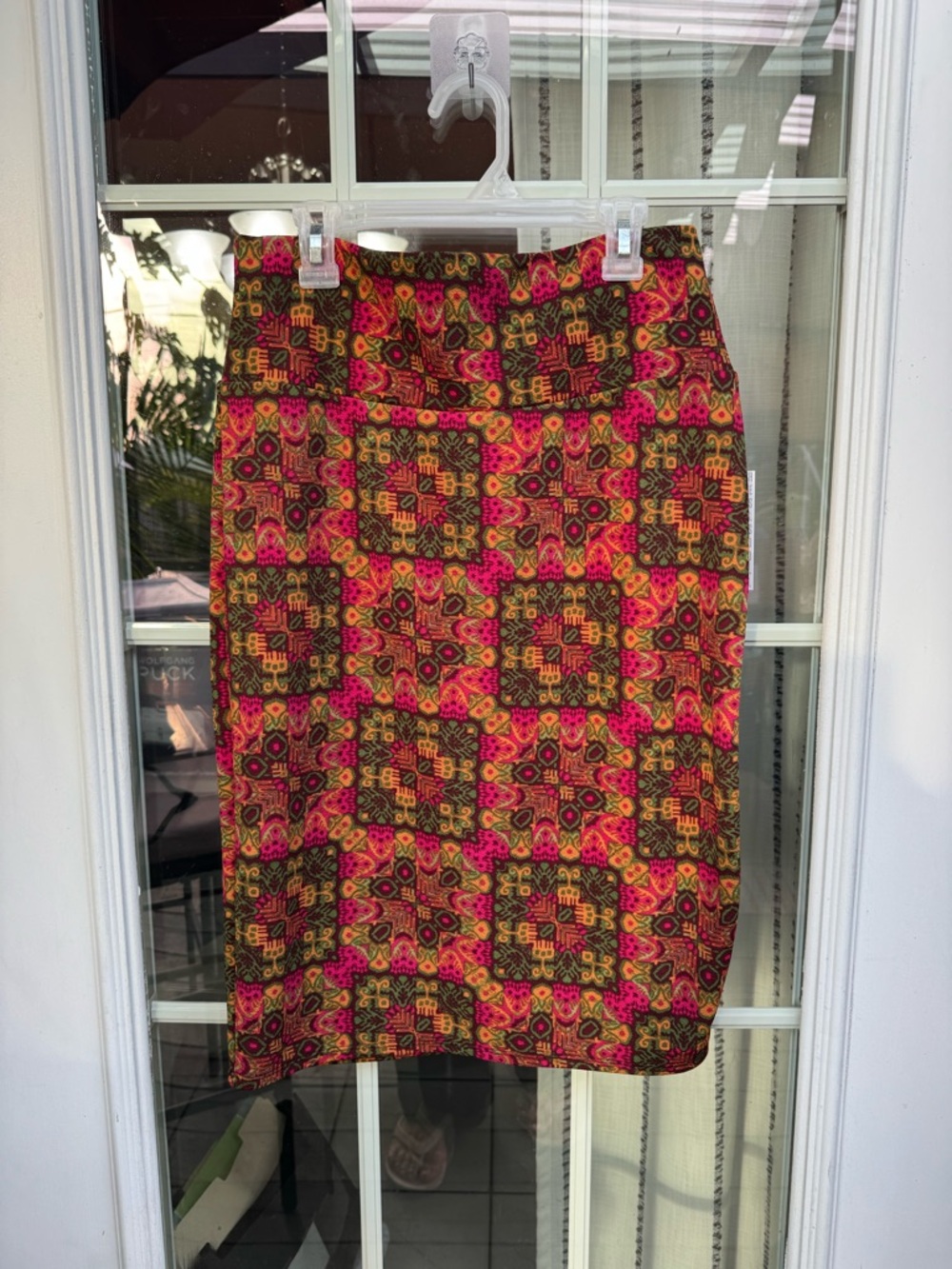 Y💐LuLaRoe Pink & Brown Geometric Pencil Skirt Burgandy Background